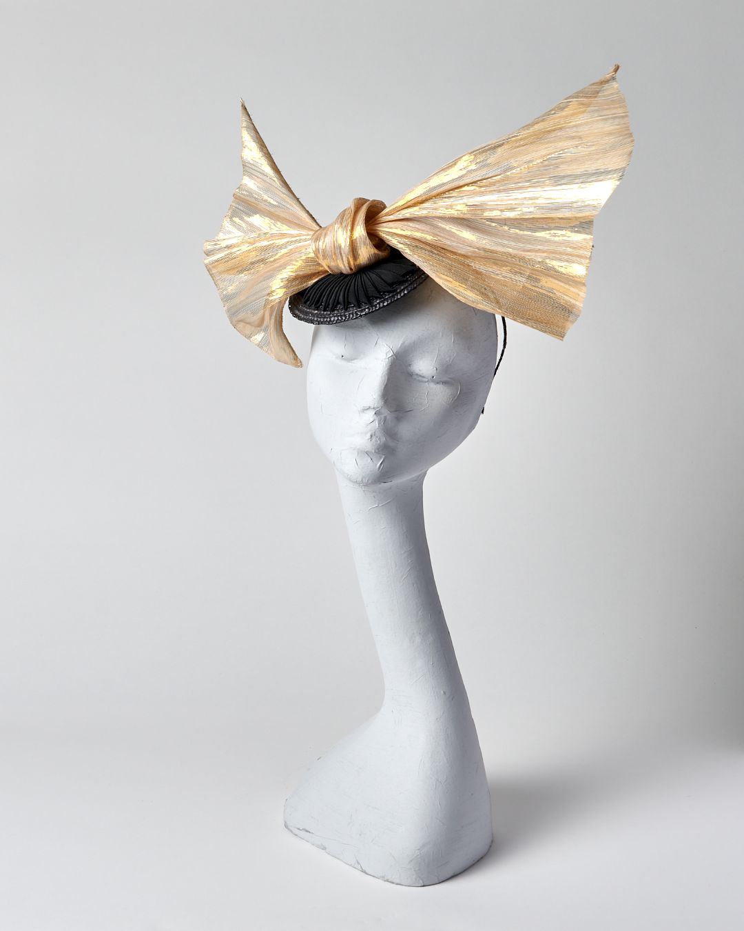 Black Beano with silk Albaca bow