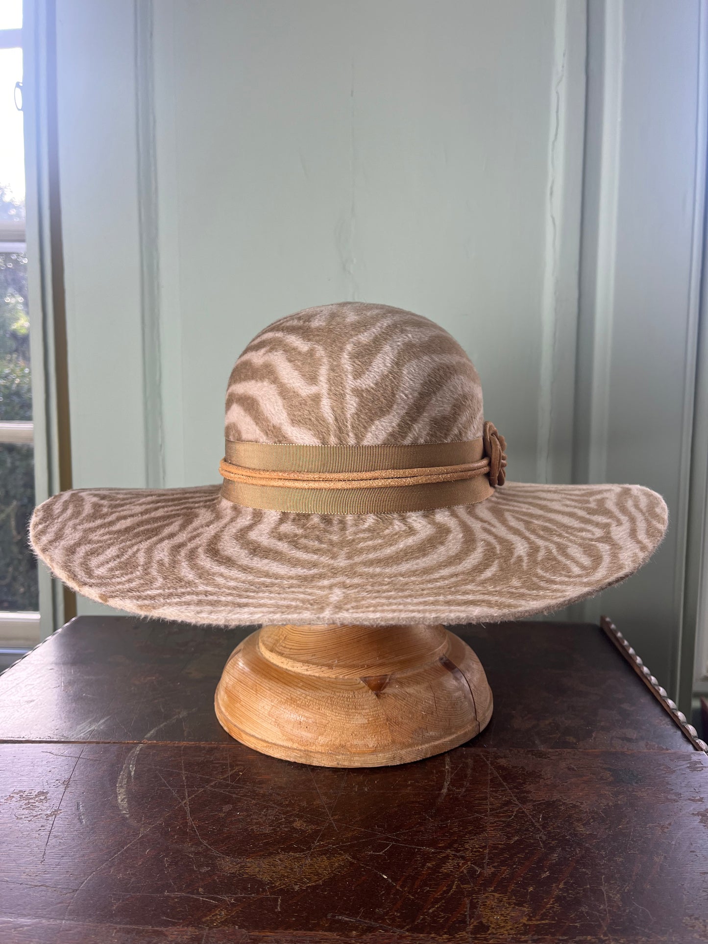 Wide brimmed Meluzine hat