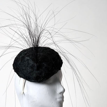 Mini beret with spray