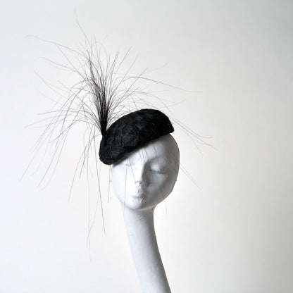 Mini beret with spray